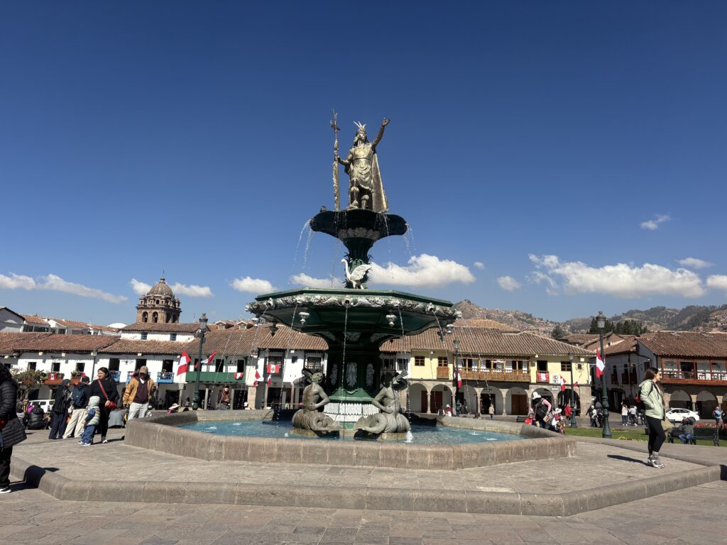 Inca statue in Plaza de Armas, the meeting point for the Free Walking Tour Cusco led by Cusco Guide Title: